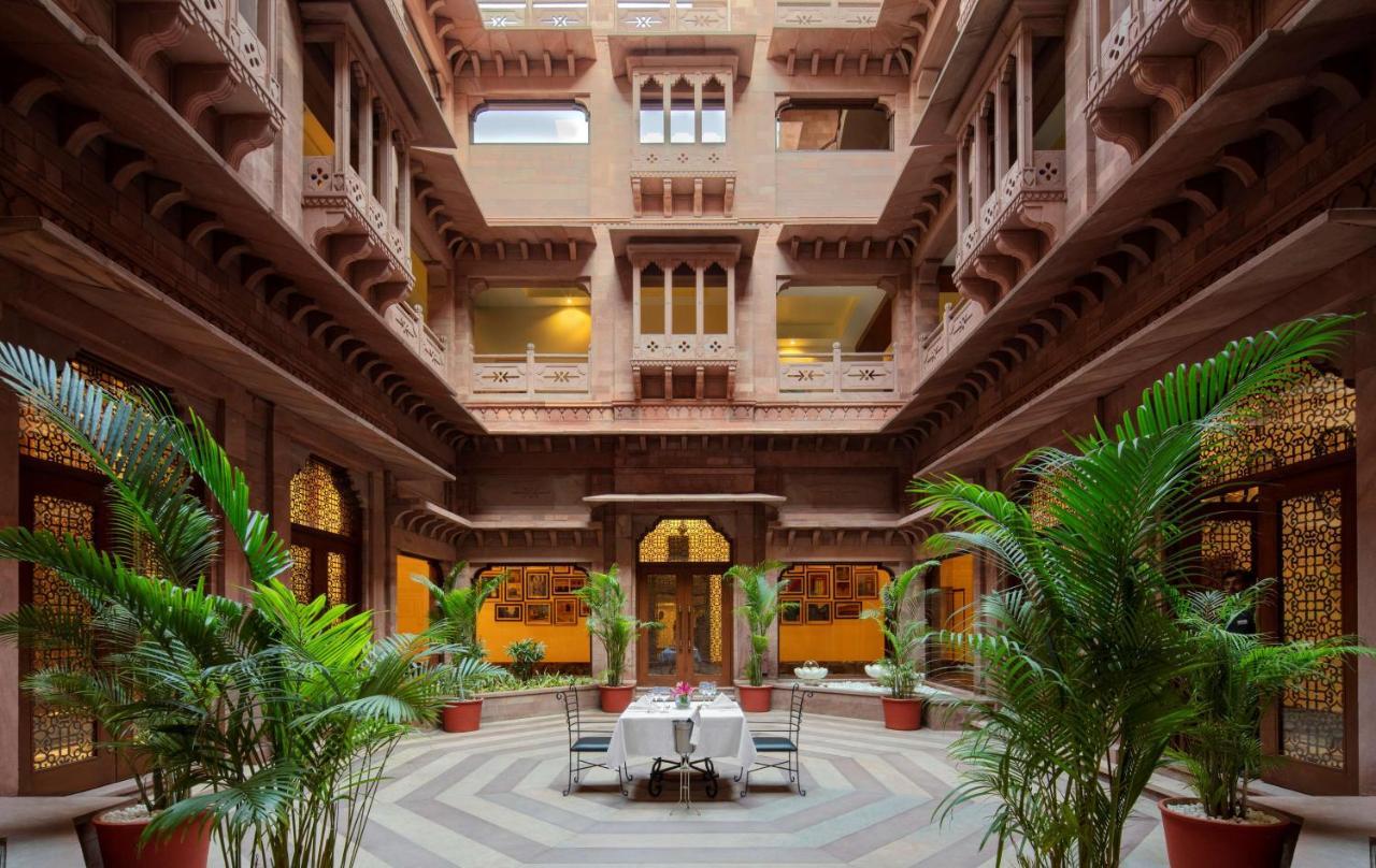 Готель Radisson Jodhpur Джодхпур Екстер'єр фото The central courtyard of the hotel