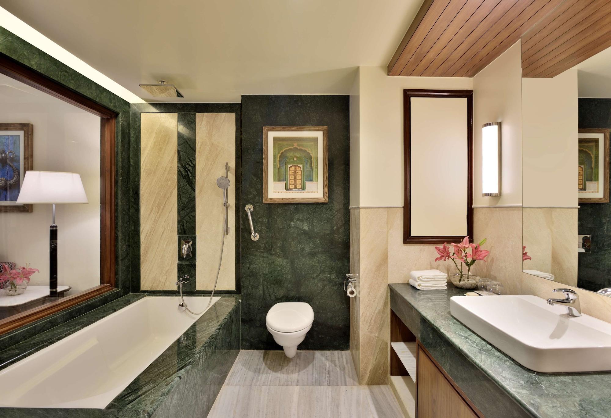 Готель Radisson Jodhpur Джодхпур Екстер'єр фото A bathroom in a hotel