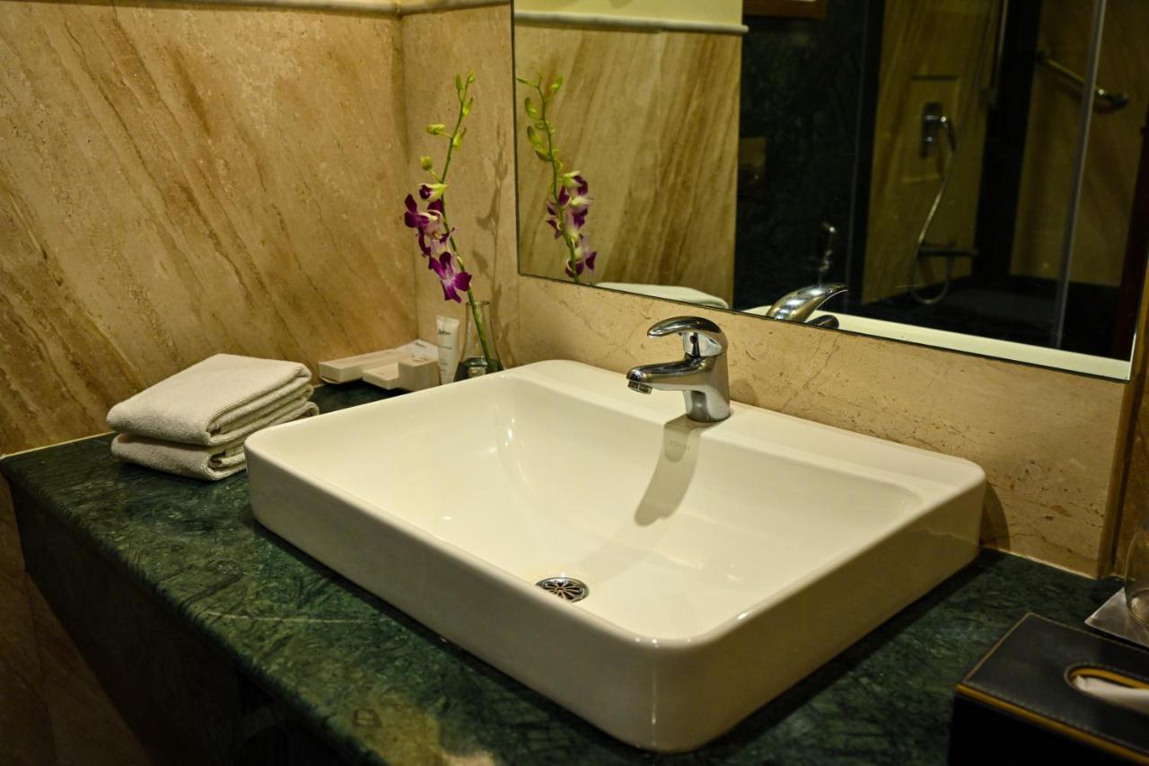 Готель Radisson Jodhpur Джодхпур Екстер'єр фото A washbasin