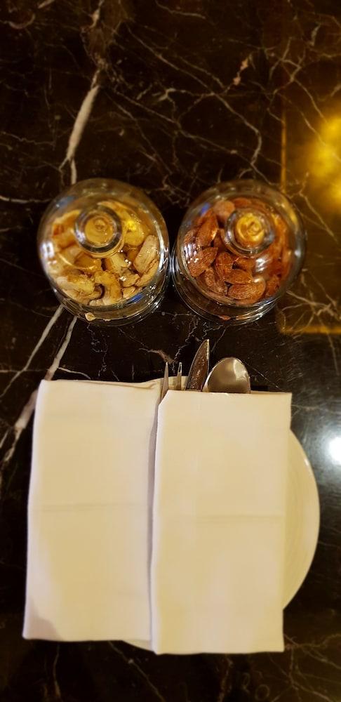 Готель Radisson Jodhpur Джодхпур Екстер'єр фото Dried anchovies and dried shrimp