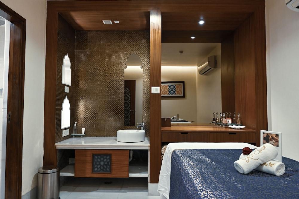 Готель Radisson Jodhpur Джодхпур Екстер'єр фото A treatment room at the spa
